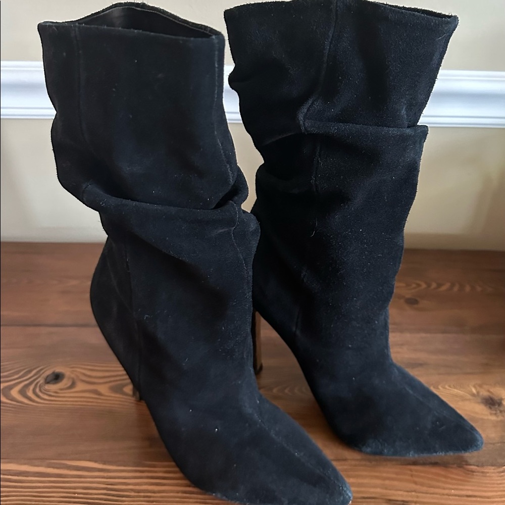 Gorgeous Steve Madden sued booties. Sz 8.. worn but cared for.
